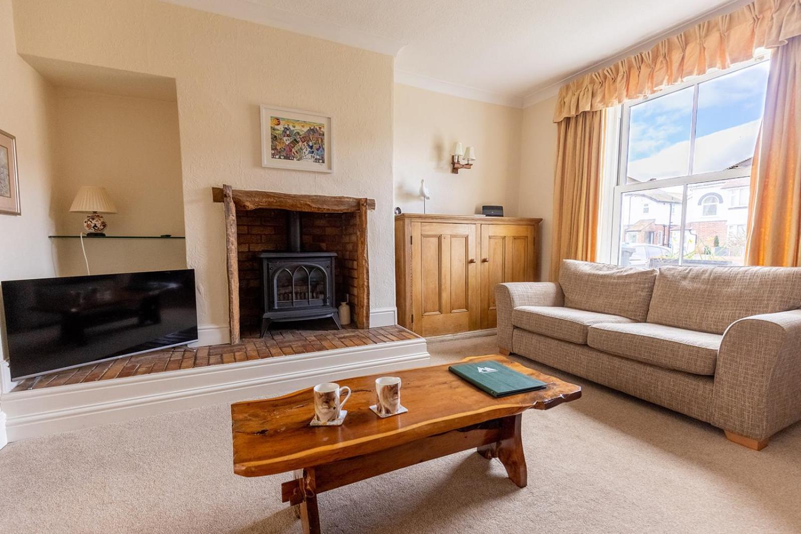 Holiday home Fir Tree Cottage: Cosy Seaside Retreat With Snowdonia Access *